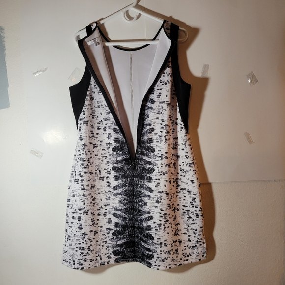 Reed Abstract Animal print sleeveless scoop neck mini dress size large - Picture 9 of 10